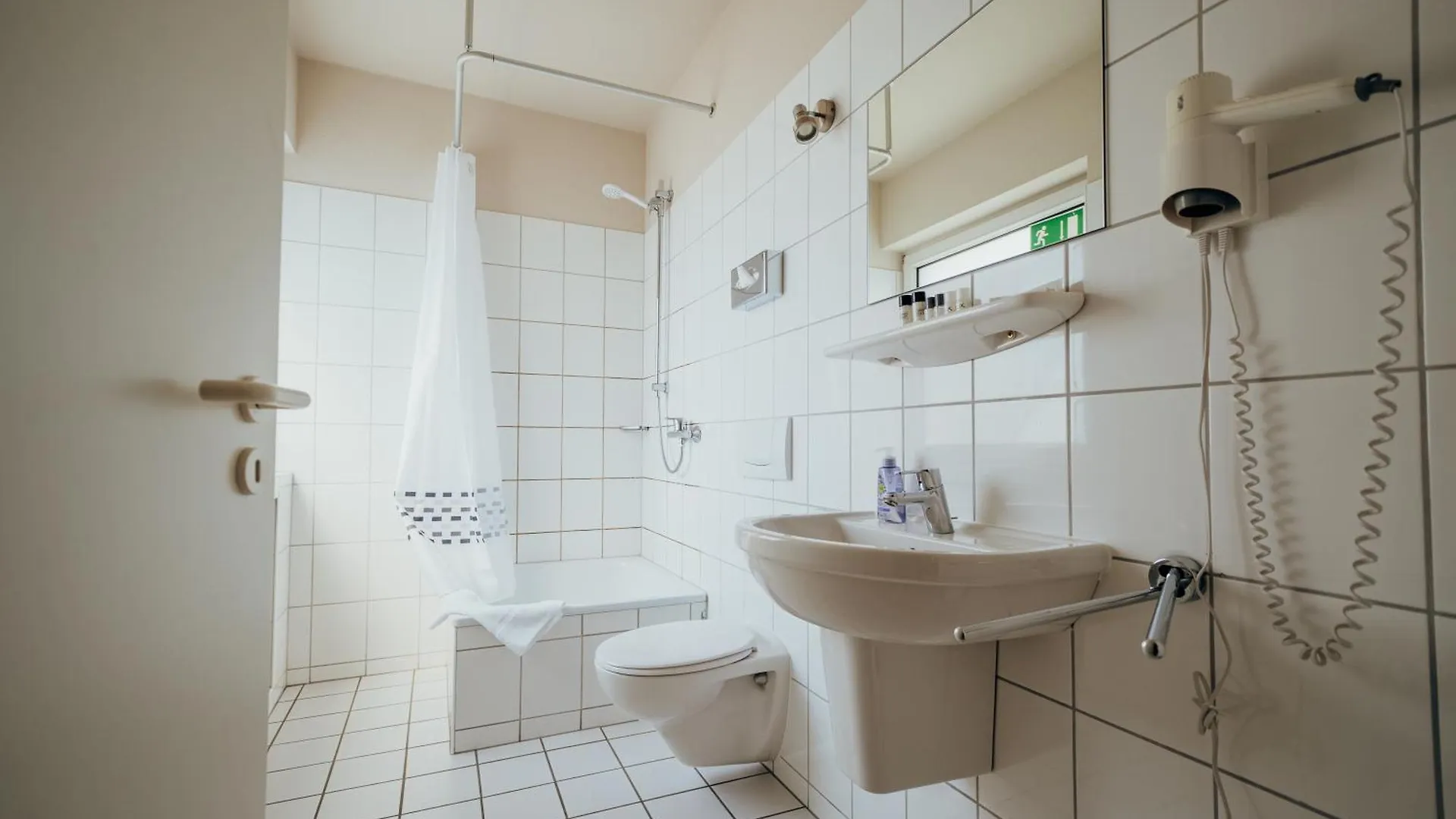 Guestified Liyana Hotel Ratingen